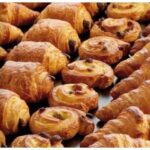 Croissants, pains aux raisins et pains au chocolat