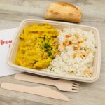Plat fricassée de poulet au curry et riz