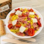 Plat fusilli, jambon sec, tomates cerise confites, parmesan, sauce pesto