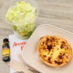 Quiche lorraine, jambon ,lardons, emmental et salade